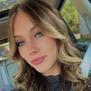 Meet your Posher, Carrie